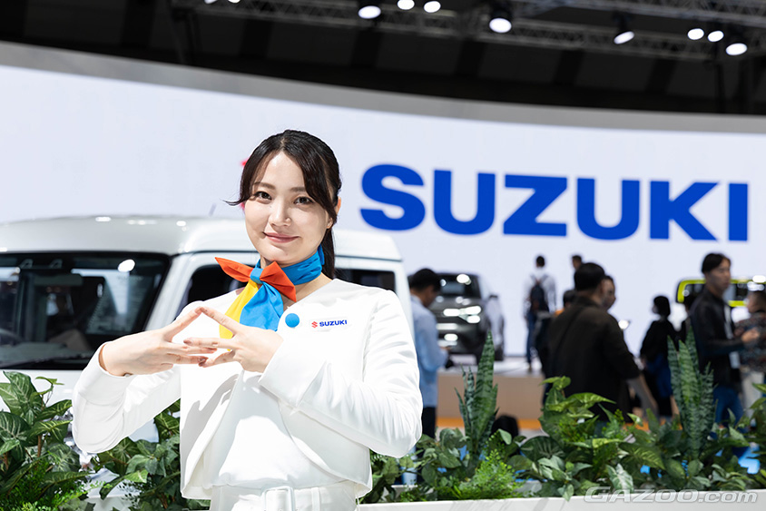 ジャパンモビリティショー2023　スズキ ブース コンパニオン