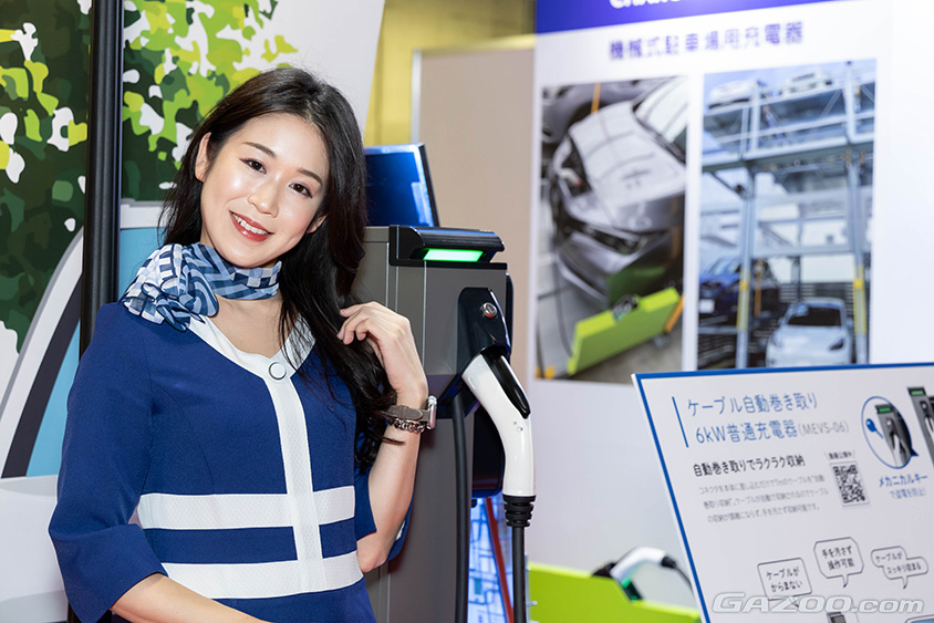 ジャパンモビリティショー2023　モリテックスチール ブース コンパニオン