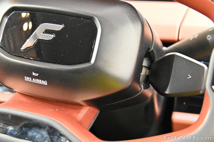 FOMM TWO Conceptはハンドルのレバーがアクセル（ジャパンモビリティショー2023）