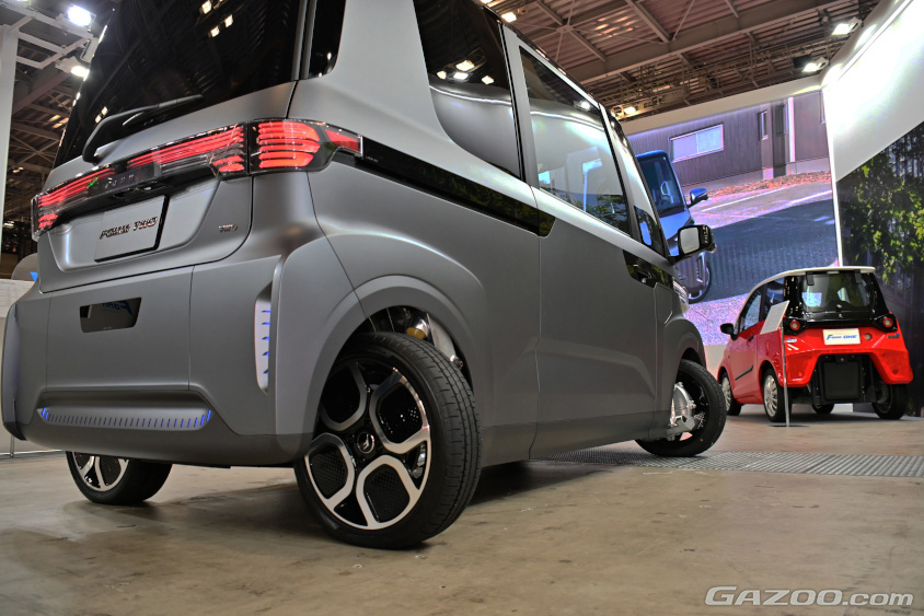 FOMM・FOMM TWO Conceptのタイヤは切れ角90度まで開く（ジャパンモビリティショー2023）