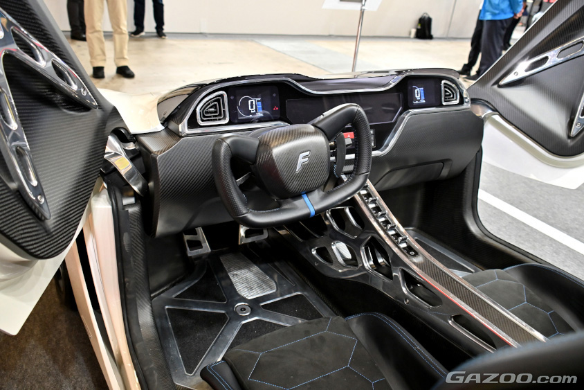 FOMM・AWD SPORTS Conceptの運転席（ジャパンモビリティショー2023）