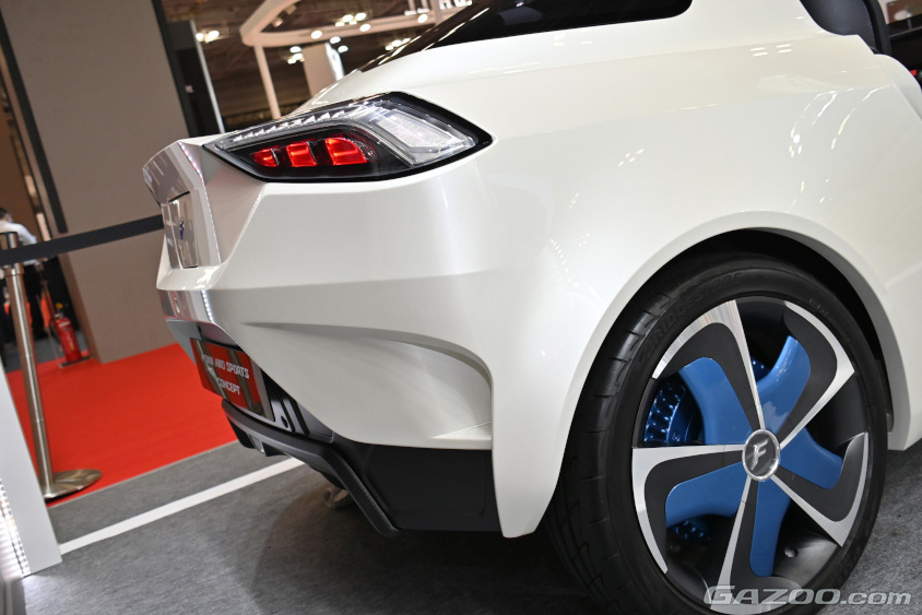 FOMM・AWD SPORTS Conceptのリヤ（ジャパンモビリティショー2023）