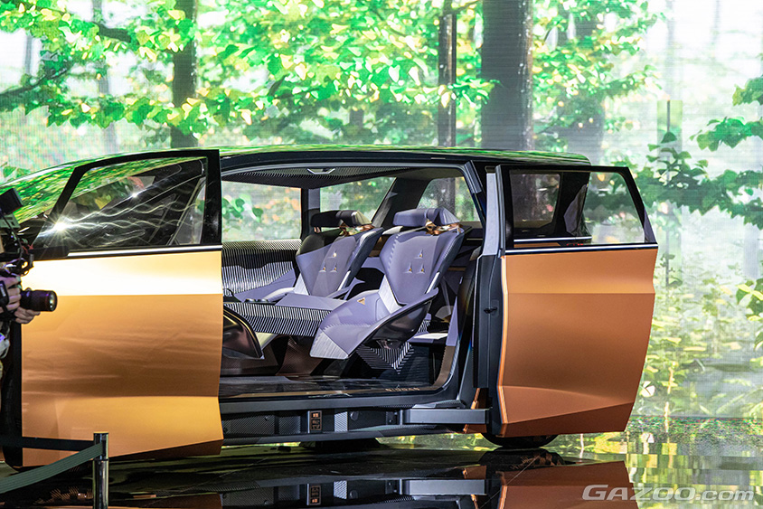 ジャパンモビリティショー2023 日産ブース　ニッサン ハイパーツアラー