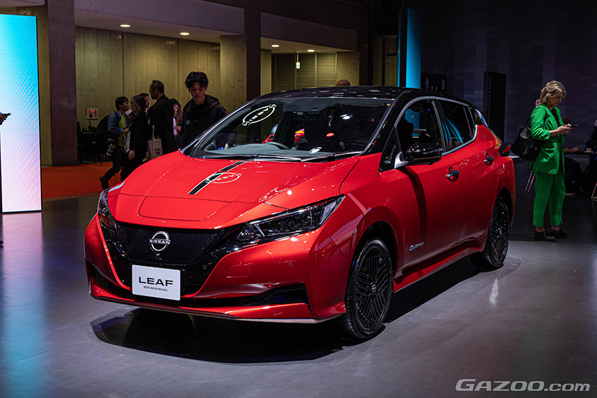ジャパンモビリティショー2023 日産ブース　LEAF 90周年記念車
