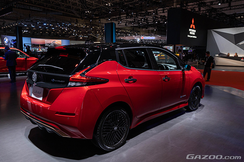 ジャパンモビリティショー2023 日産ブース　LEAF 90周年記念車