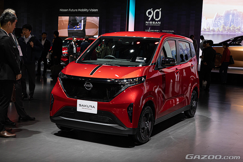 ジャパンモビリティショー2023 日産ブース　日産サクラ 90周年記念車