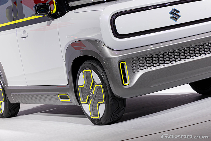 ジャパンモビリティショー2023　スズキブース　軽ワゴンEV「eWX」