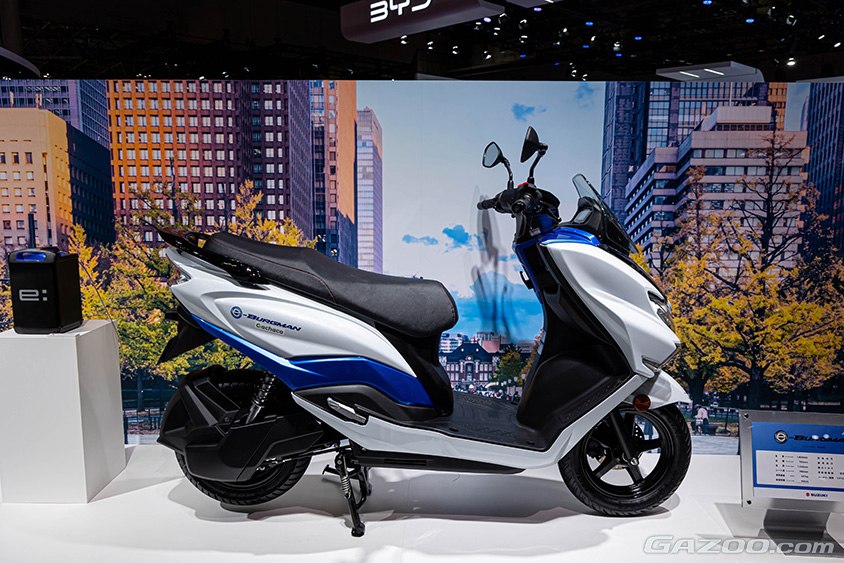 ジャパンモビリティショー2023　スズキブース 水素エンジンバーグマン