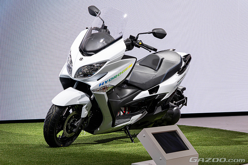 ジャパンモビリティショー2023　スズキブース 水素エンジンバーグマン