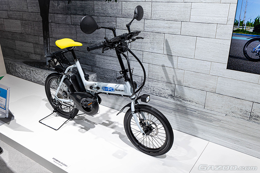 ジャパンモビリティショー2023　スズキブース 折り畳み電動モペッド「e-PO（イーポ）」