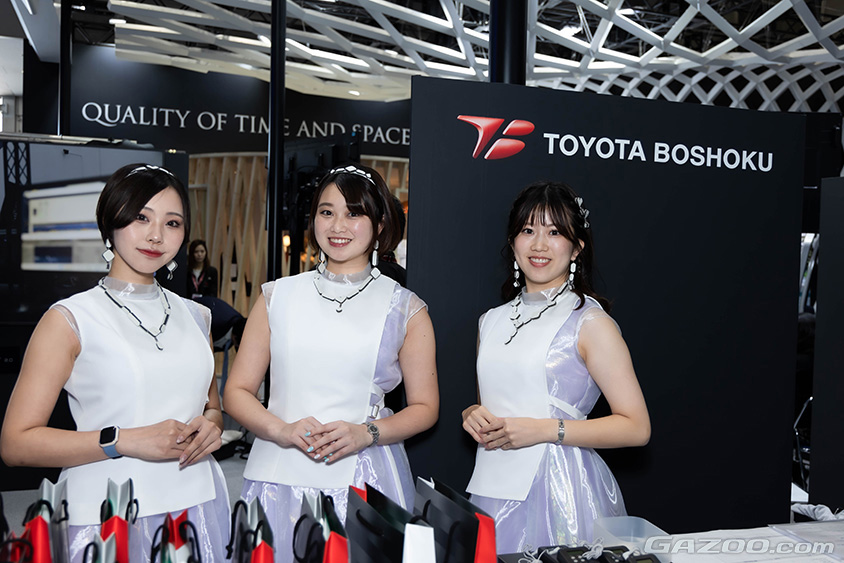 ジャパンモビリティショー2023 トヨタ紡織ブース コンパニオン