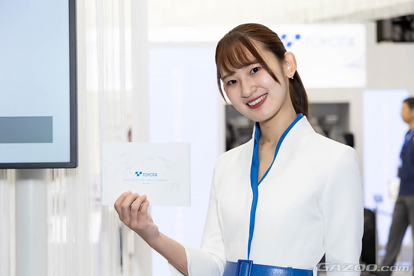 ジャパンモビリティショー2023 豊田自動織機ブース コンパニオン