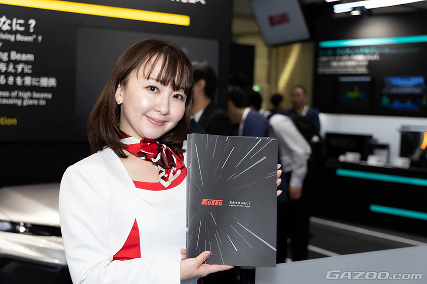 ジャパンモビリティショー2023 小糸製作所ブース コンパニオン