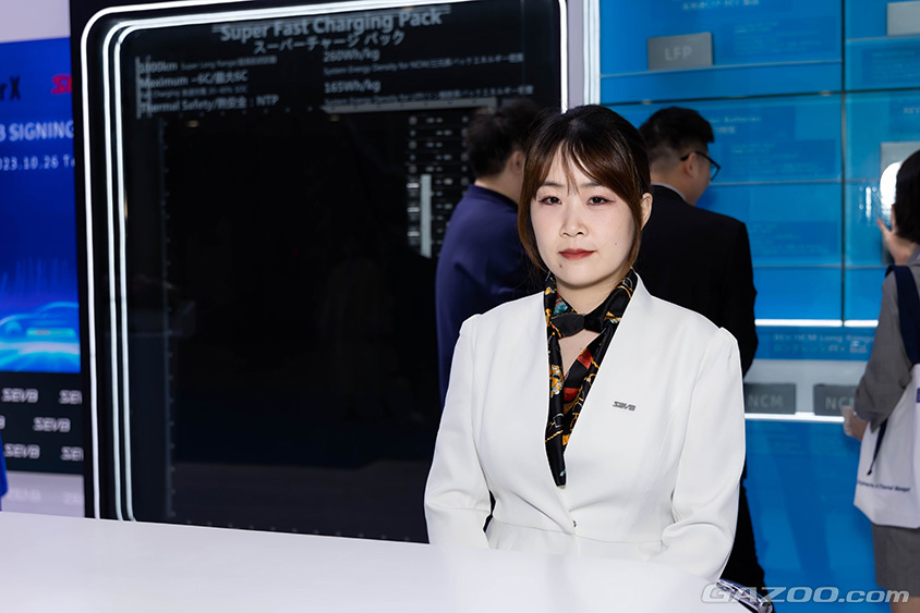 ジャパンモビリティショー2023 SEVBブース コンパニオン