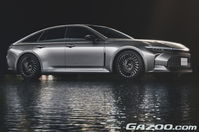 クラウンセダン Z（ハイブリッド車）（プレシャスメタル）＜オプション装着車＞