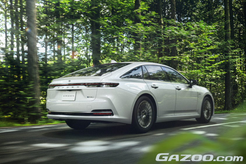 クラウンセダン Z（燃料電池車）（プレシャスホワイトパール）＜オプション装着車＞