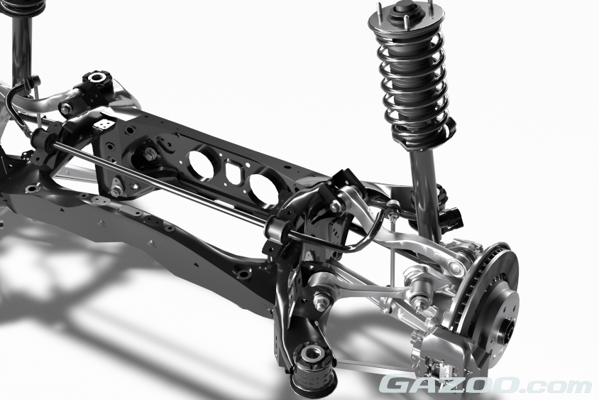 クラウンセダンのマルチリンクサスペンション（リア）