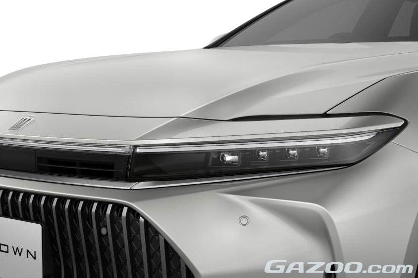 クラウンセダンのブラックパッケージ ヘッドランプモール（漆黒メッキ加飾）