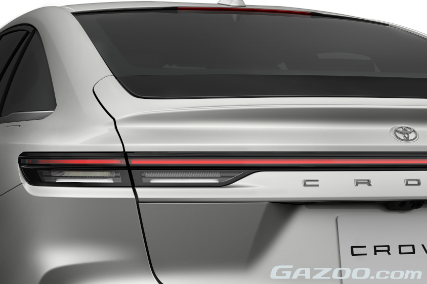 クラウンセダンのLEDリヤコンビネーションランプ