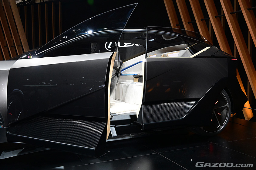 ジャパンモビリティショー2023 レクサスブース レクサス LF-ZL