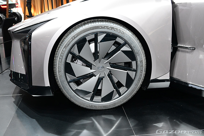 ジャパンモビリティショー2023 レクサスブース レクサス LF-ZL