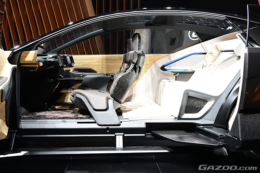 ジャパンモビリティショー2023 レクサスブース レクサス LF-ZL