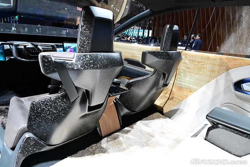 ジャパンモビリティショー2023 レクサスブース レクサス LF-ZL