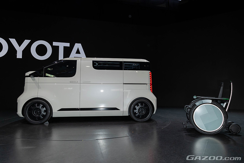 ジャパンモビリティショー2023 トヨタ ブース　モビリティの未来を実現するコンセプトモデル「KAYOIBAKO」