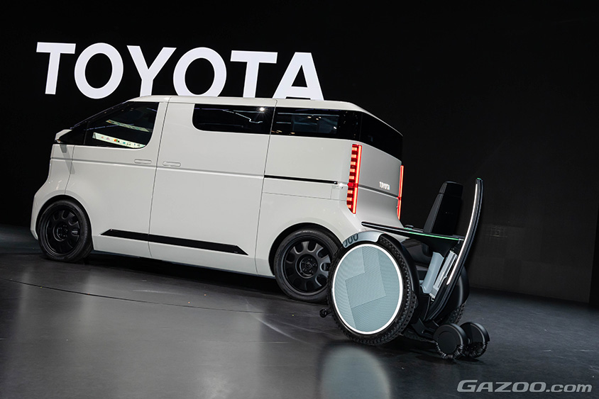 ジャパンモビリティショー2023 トヨタ ブース　モビリティの未来を実現するコンセプトモデル「KAYOIBAKO」