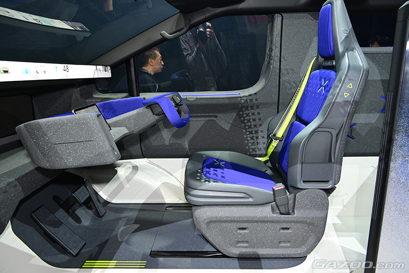 ジャパンモビリティショー2023 トヨタ ブース　モビリティの未来を実現するコンセプトモデル「KAYOIBAKO」