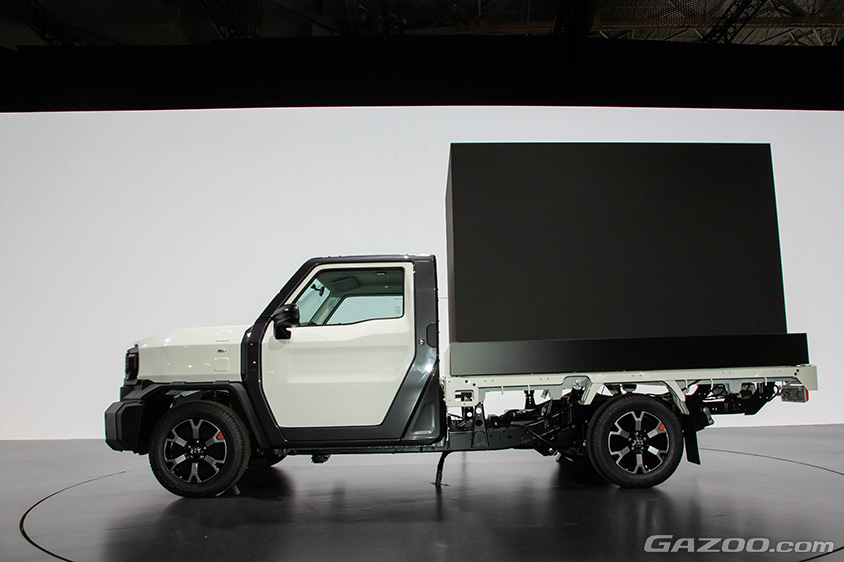 ジャパンモビリティショー2023 トヨタ ブース　やりたいことを一緒にかなえるモビリティ「IMV 0」