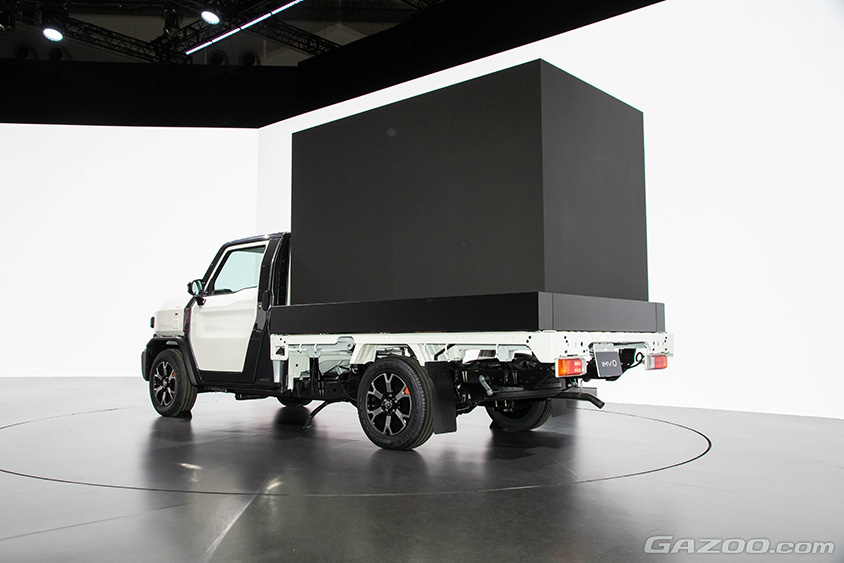 ジャパンモビリティショー2023 トヨタ ブース　やりたいことを一緒にかなえるモビリティ「IMV 0」