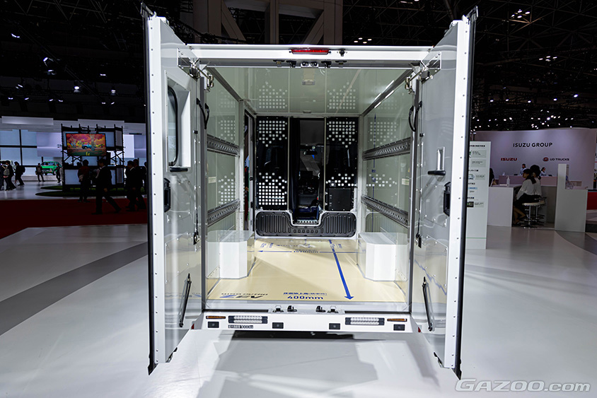 ジャパンモビリティショー2023 日野デュトロ Z EV ウォークスルーバン