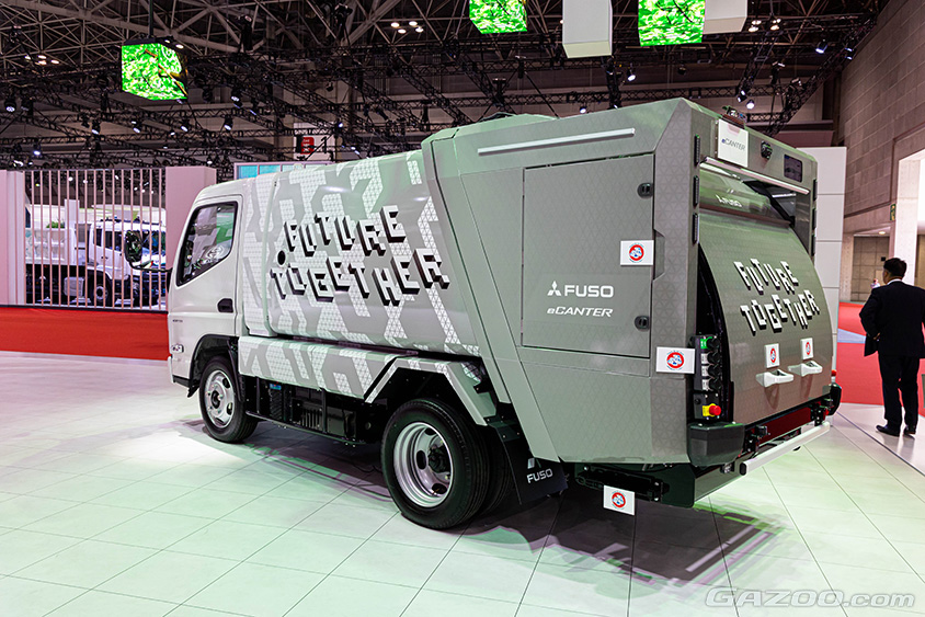 ジャパンモビリティショー2023 三菱ふそうトラック・バス「eCanter」ごみ収集車