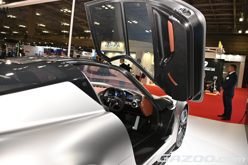 エイム株式会社の「EV SPORT 01」