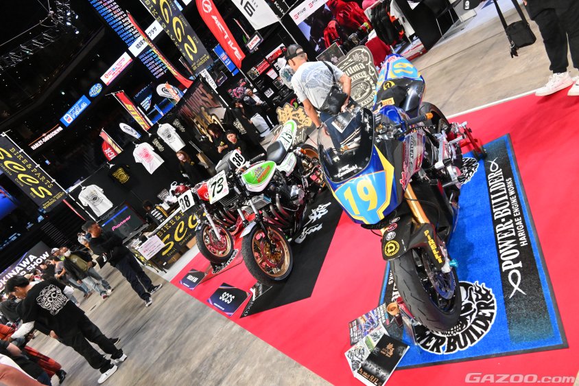 ヨシムラなどバイクが多く展示されている