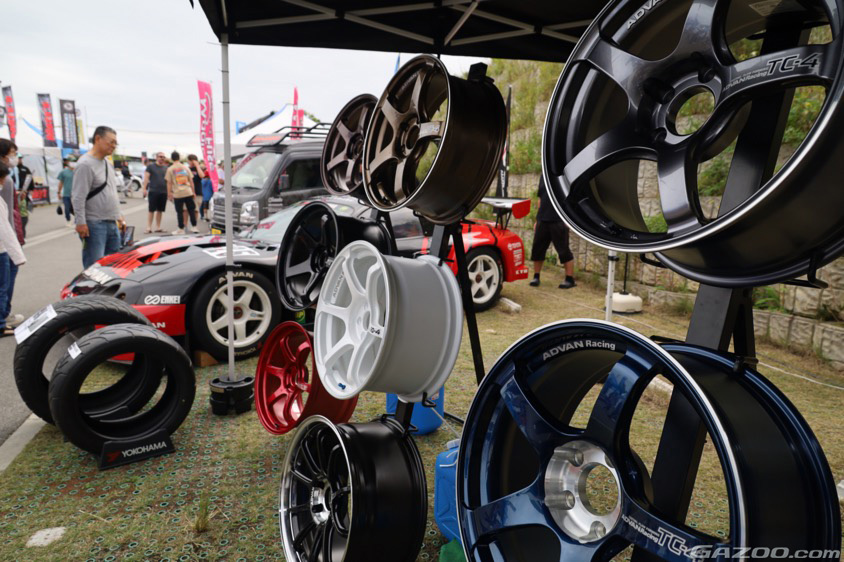 沖縄モーターショーの沖縄ヨコハマタイヤの出展ブース