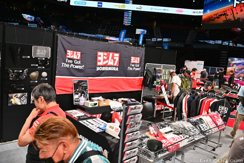 オキナワモーターショー　ヨシムラジャパンブースのグッズ販売