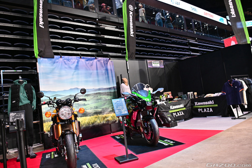 オキナワモーターショー　カワサキのブース