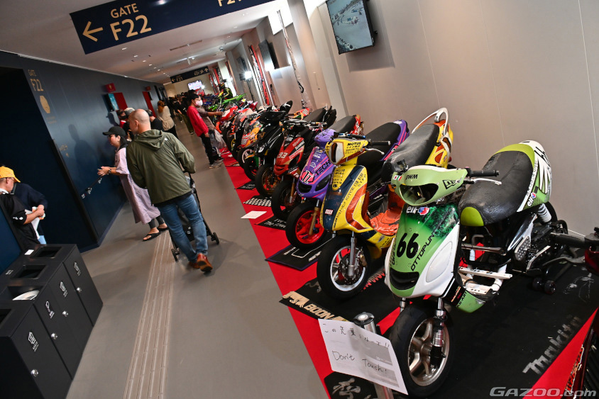 オキナワモーターショー　レース参戦用のスクーター