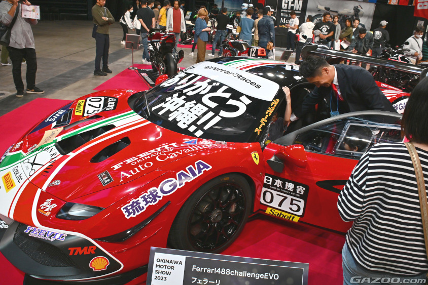 オキナワモーターショー　Ferrari 488 Challenge Evoの運転席体験