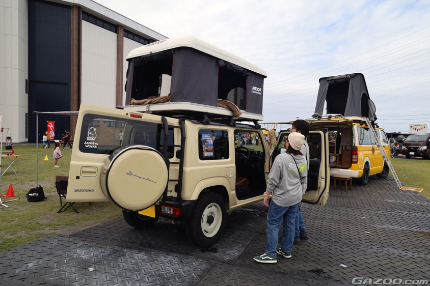 沖縄モーターショーに展示されたアソビバワークスのジムニー