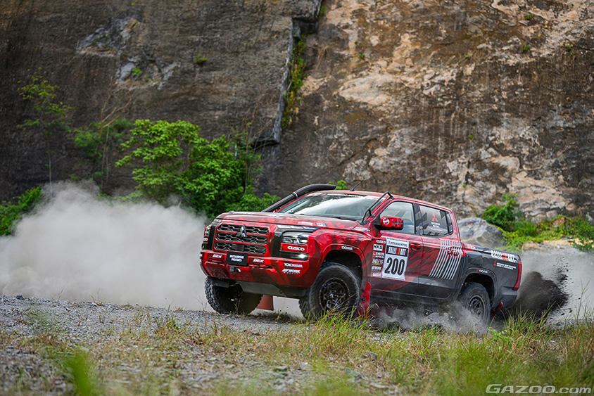 オートサロン2024に三菱自動車が出展する新型トライトン ラリーカー　“アジアクロスカントリーラリー2023” テスト車両