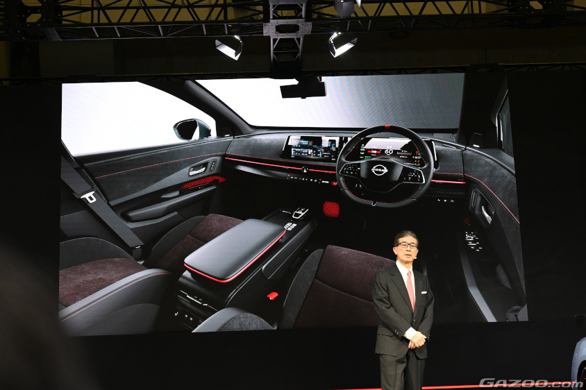 日産アリア NISMOの装飾的な華やかさを避けた黒基調、レッドアクセントのきいたインテリア