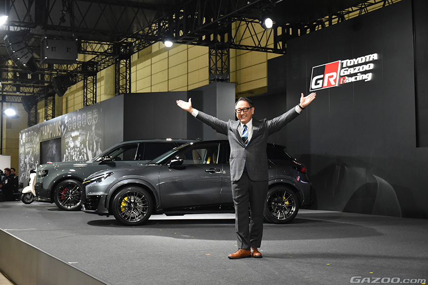 オートサロン2024で新年のご挨拶をするモリゾウ