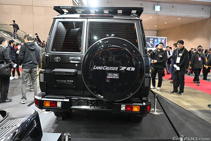 東京オートサロン2024に出展しているトヨタ車体のランドクルーザー