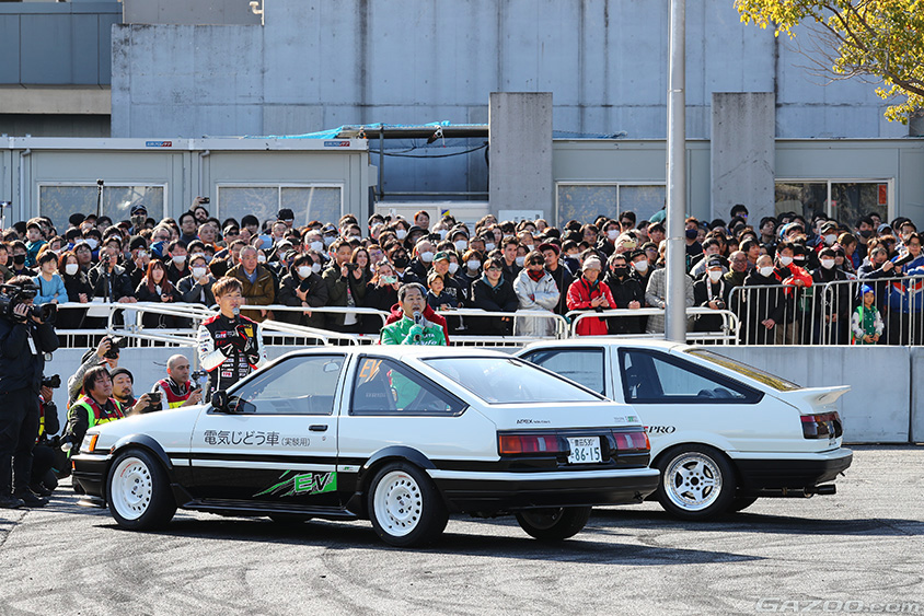 東京オートサロン2024 AE86 BEVとAE86 スーパーマメ号のジムカーナ対決