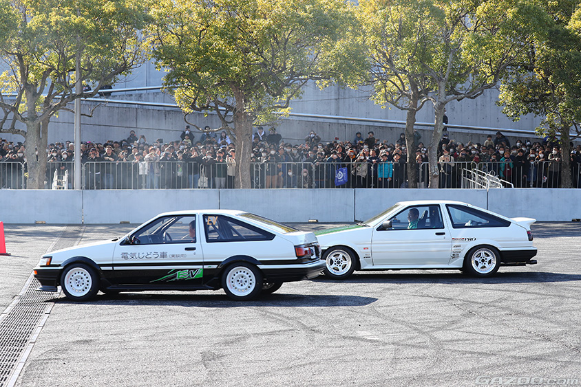 東京オートサロン2024 AE86 BEVとAE86 スーパーマメ号のジムカーナ対決