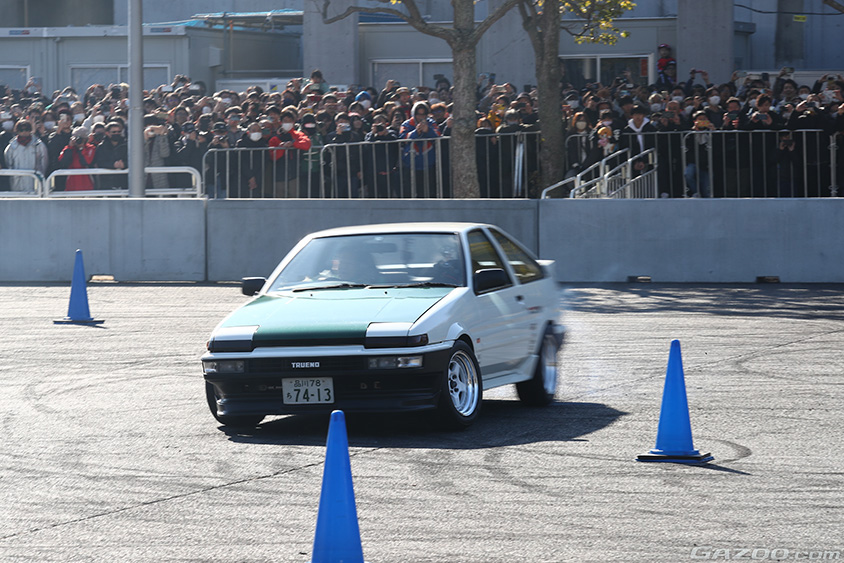 東京オートサロン2024 AE86 BEVとAE86 スーパーマメ号のジムカーナ対決