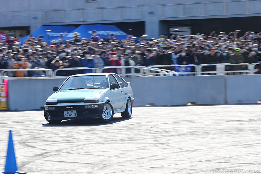 東京オートサロン2024 AE86 BEVとAE86 スーパーマメ号のジムカーナ対決